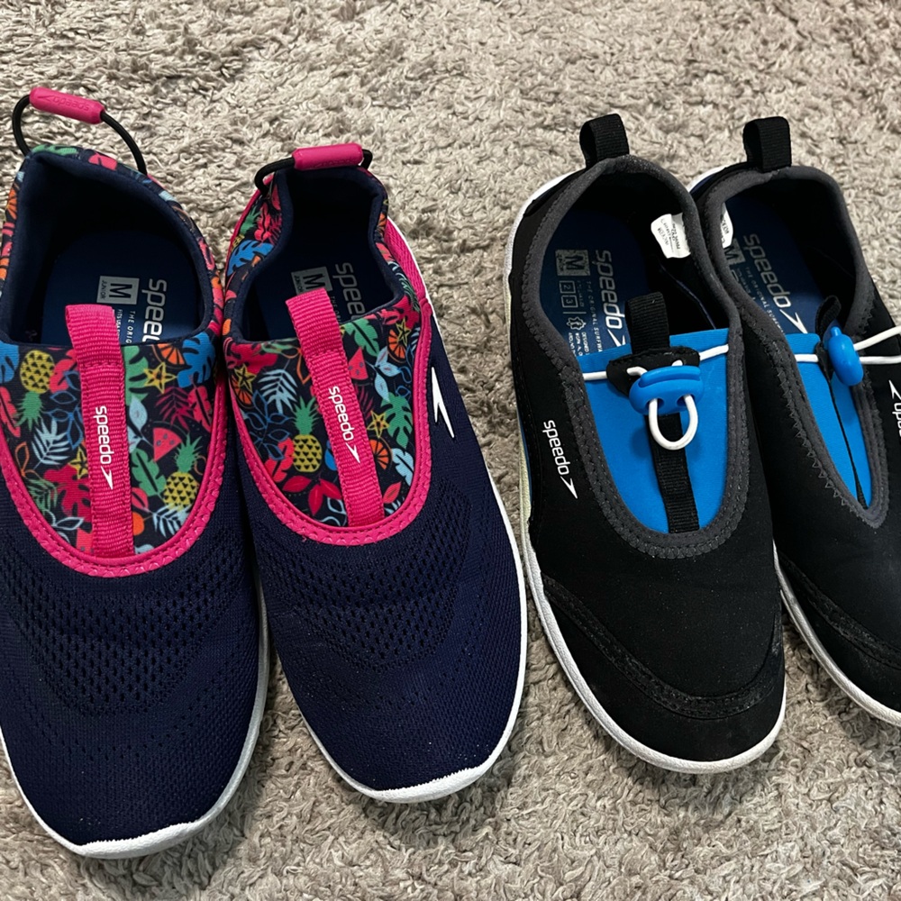 2 Pair of Kids Speedo Water Shoes Size M (2-3). Both in great condition